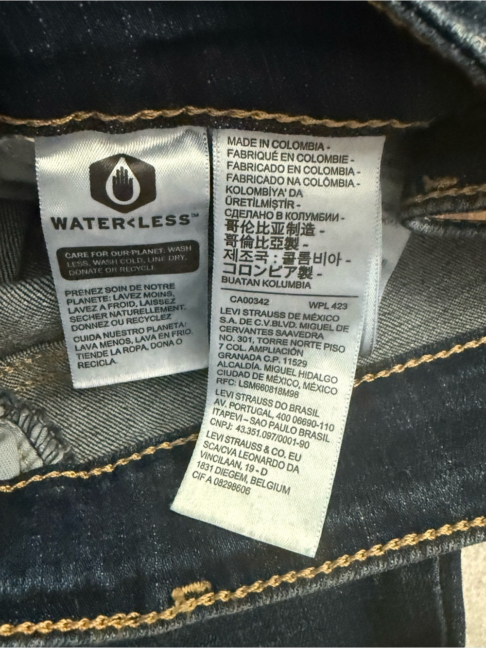 Levi’s 721 High Rise Skinny Jeans in Medium Wash! Size 26! - Picture 6 of 6